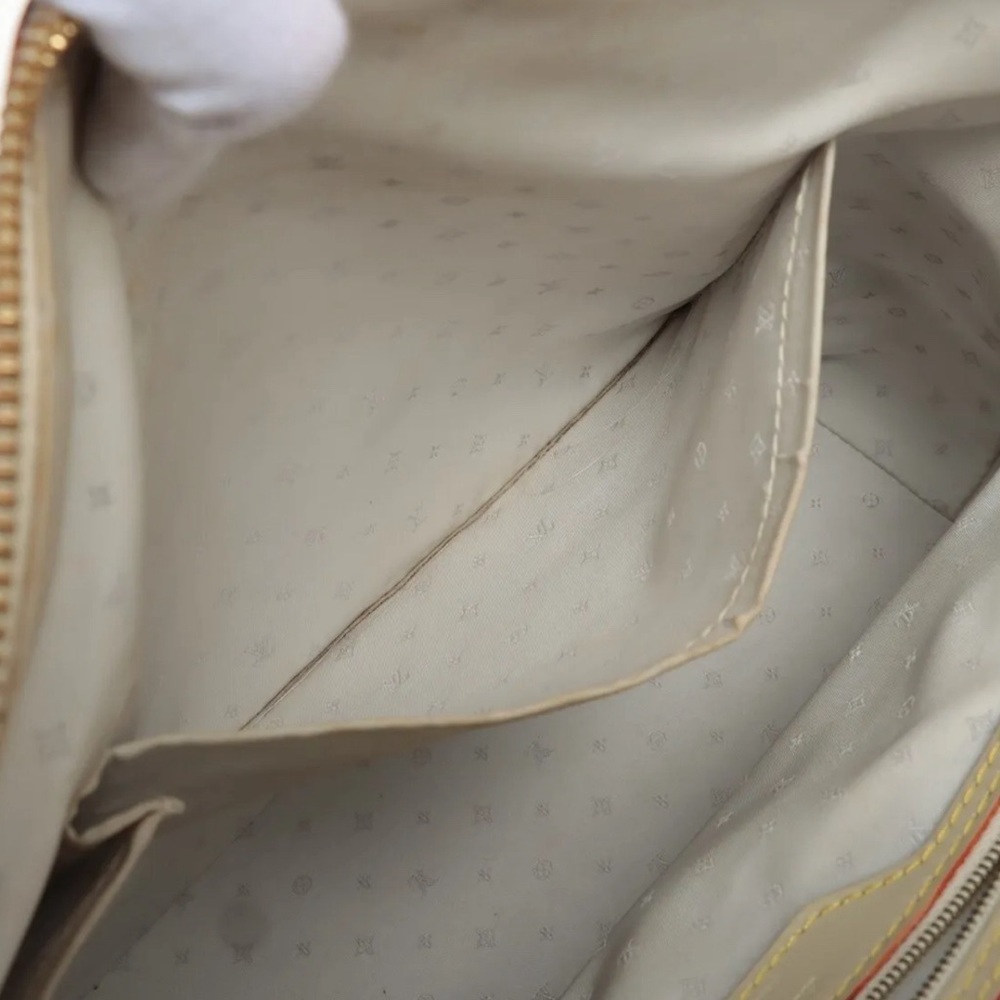 Louis Vuitton Suhali Lockit MM - Ivory With Gold hardware M91874 - Picture 9 of 13